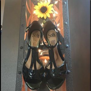 ‼️FMD⬇️REMOVING FROM CLOSET‼️ Sofft Strappy Sandal